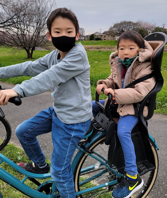 今年の桜散歩を息子たちと自転車でお出掛けの一枚！少しづつ成長している姿を見れるのは嬉しいものです！